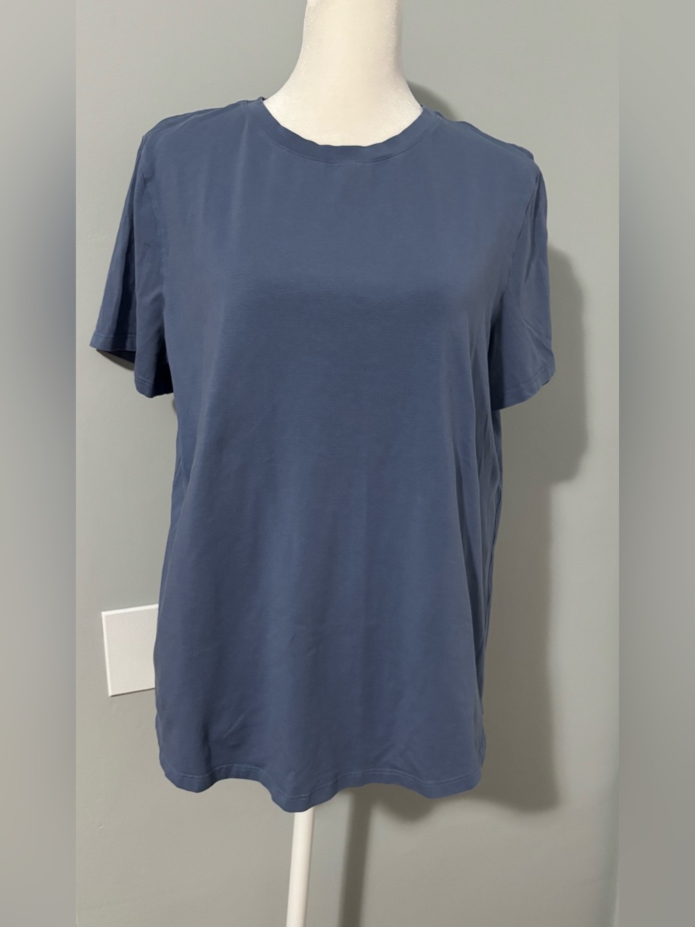 lululemon athletica Women's Short Sleeve Crew Tee in Slate Blue Size 10